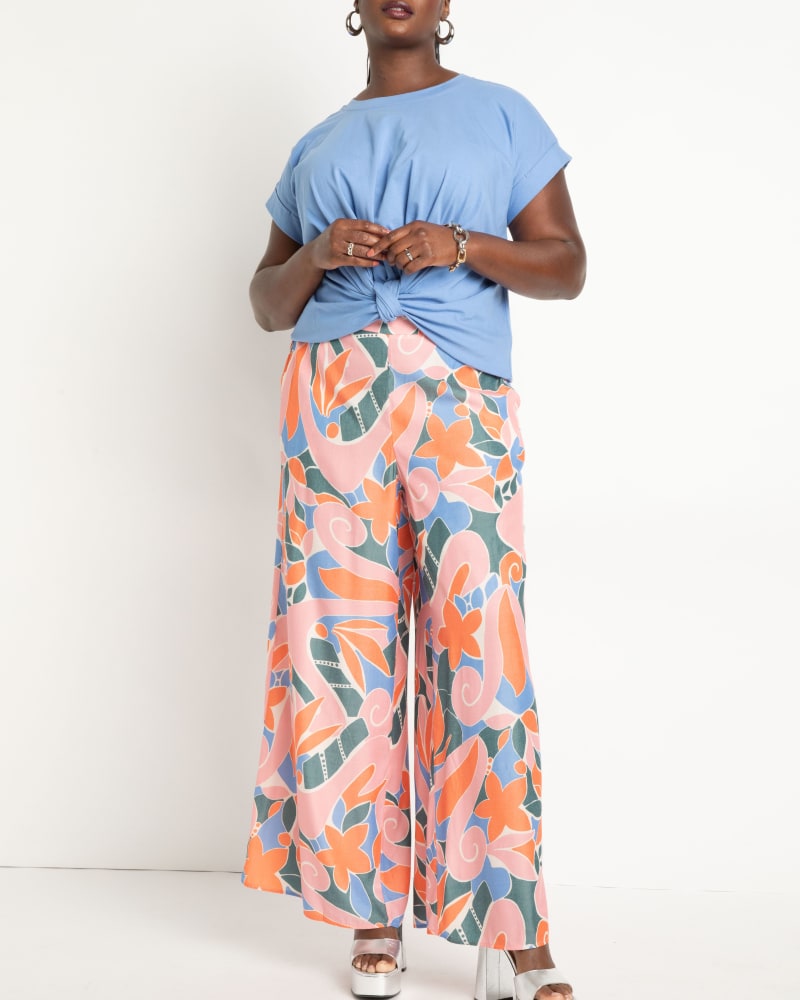 Front of a model wearing a size 28 Printed Wide Leg Pant in Sunny Days by ELOQUII. | dia_product_style_image_id:272980